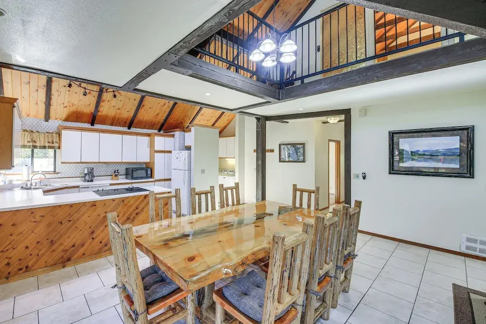1 Mi to Dtwn Libby: Peaceful Home w/ Creek Access!