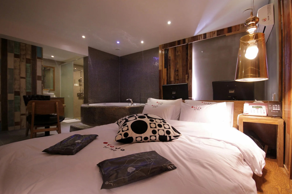 AIN Hotel