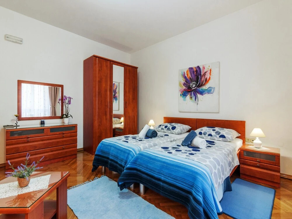 Feel Center Apartments.