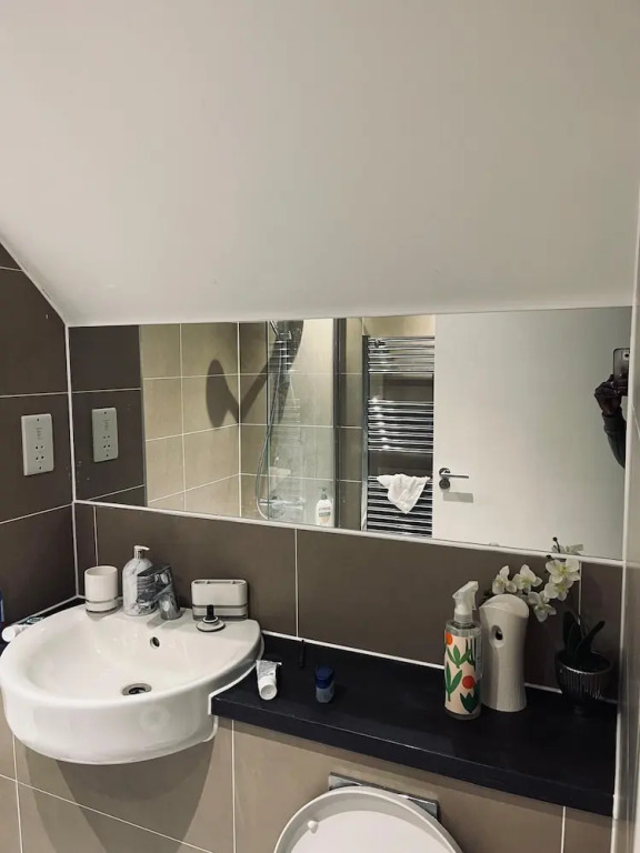 Immaculate 4-bed House in Chelmsford