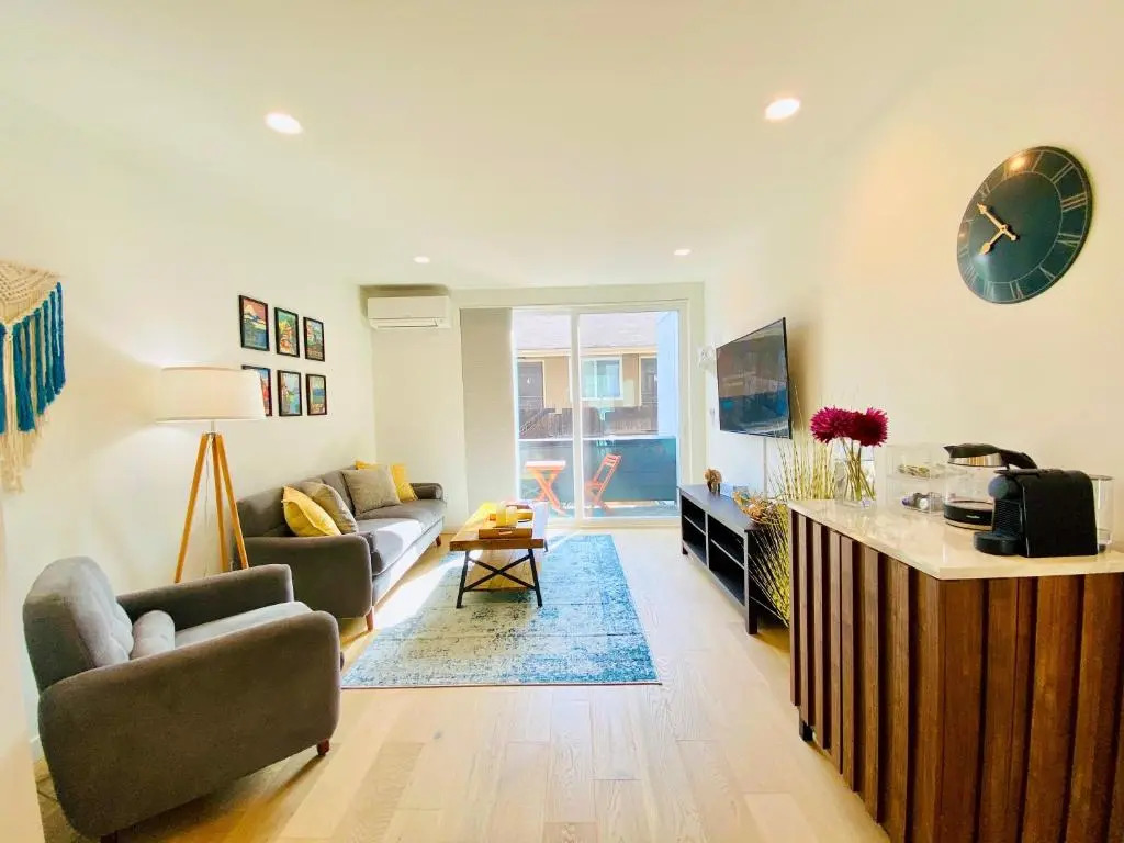 Modern Ballard Townhouse - 92 Walkscore & Rooftop!