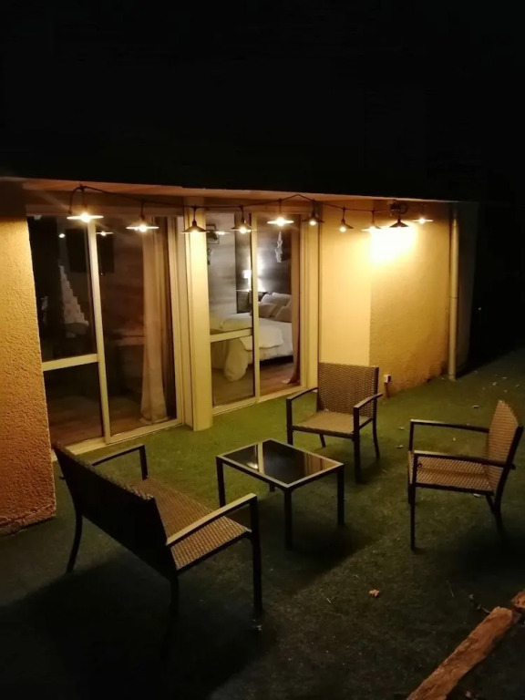 LAPAUSEDEGOUT piscine chambres climatisées terrasse table dhôtes