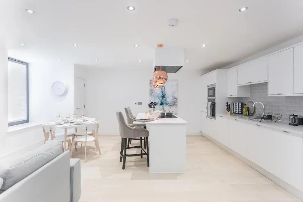 The Chapel 1 - Stylish 2 bed 2 bath Modern Home