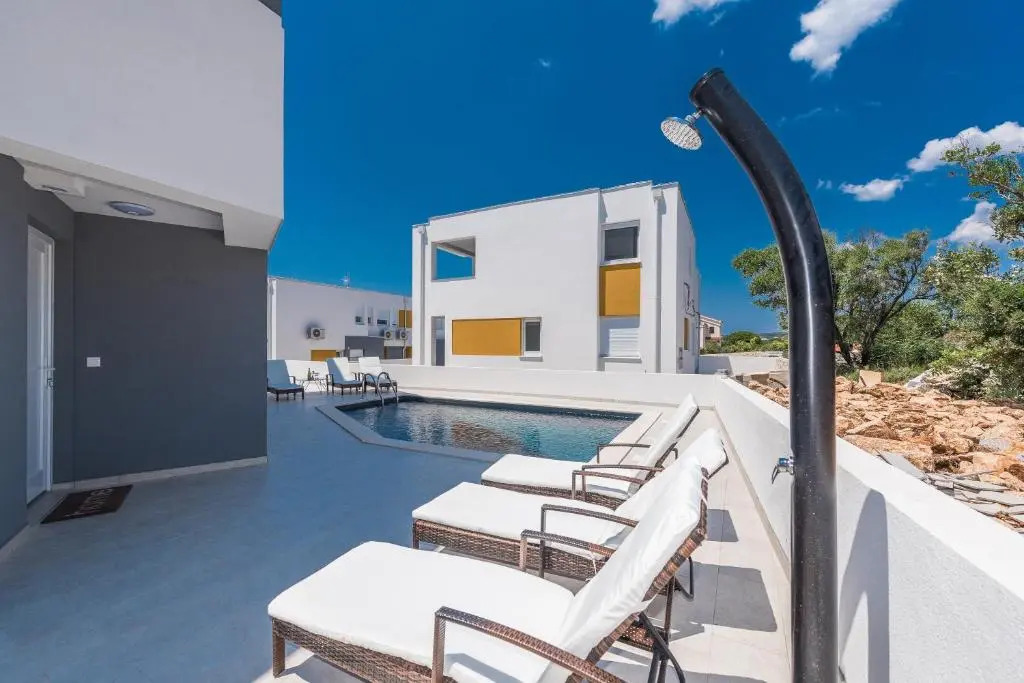 Merima 2 luxury & modern ap. for 7 with a pool