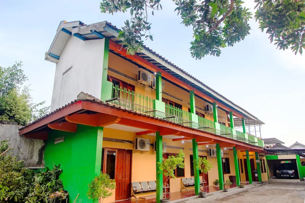 House 24 by OYO Rooms