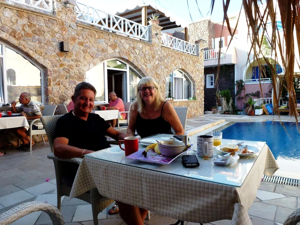 Atalos Hotel, Apartments & Suites