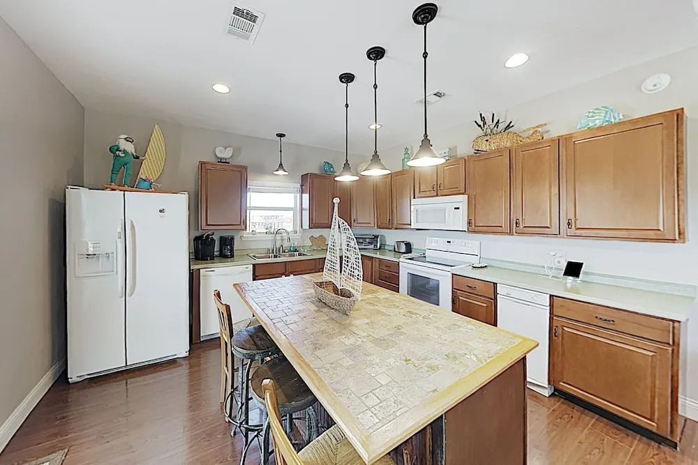 New Listing! Family-friendly Gem - Walk To Beach! 2 Bedroom Home