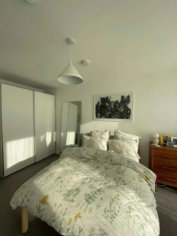 Bright 1BD Flat W/balcony - Heart of Brixton!