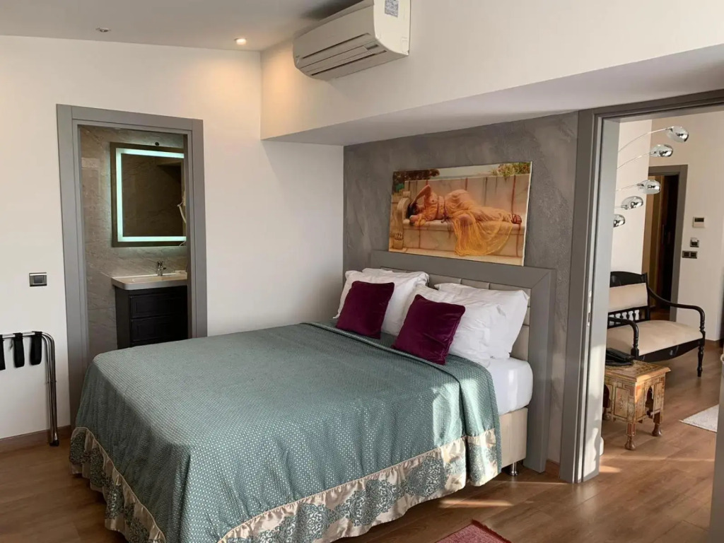 Regency World Suite
