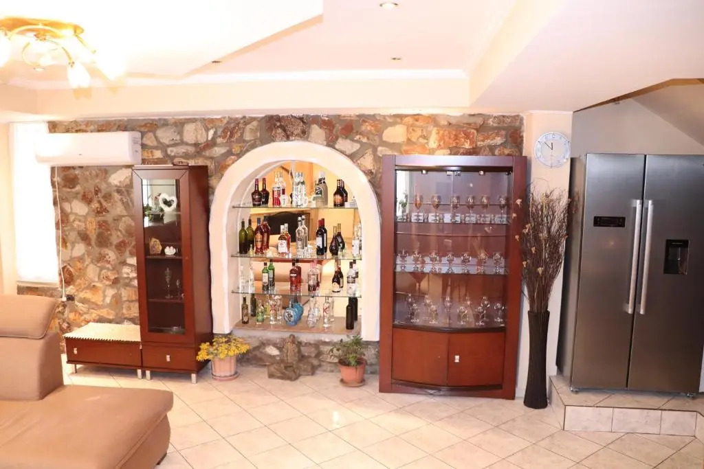 Aivazidis House