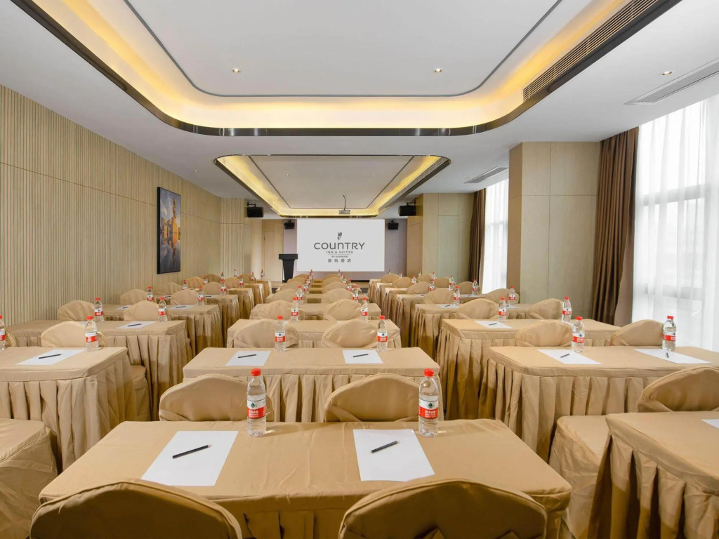 Country Inn & suites by Radisson((Lingnan Xintiandi Branch, Foshan Zumiao Subway Station)