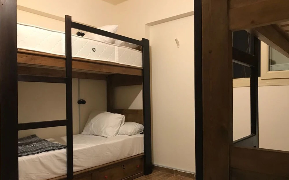 Ithaka Hostel