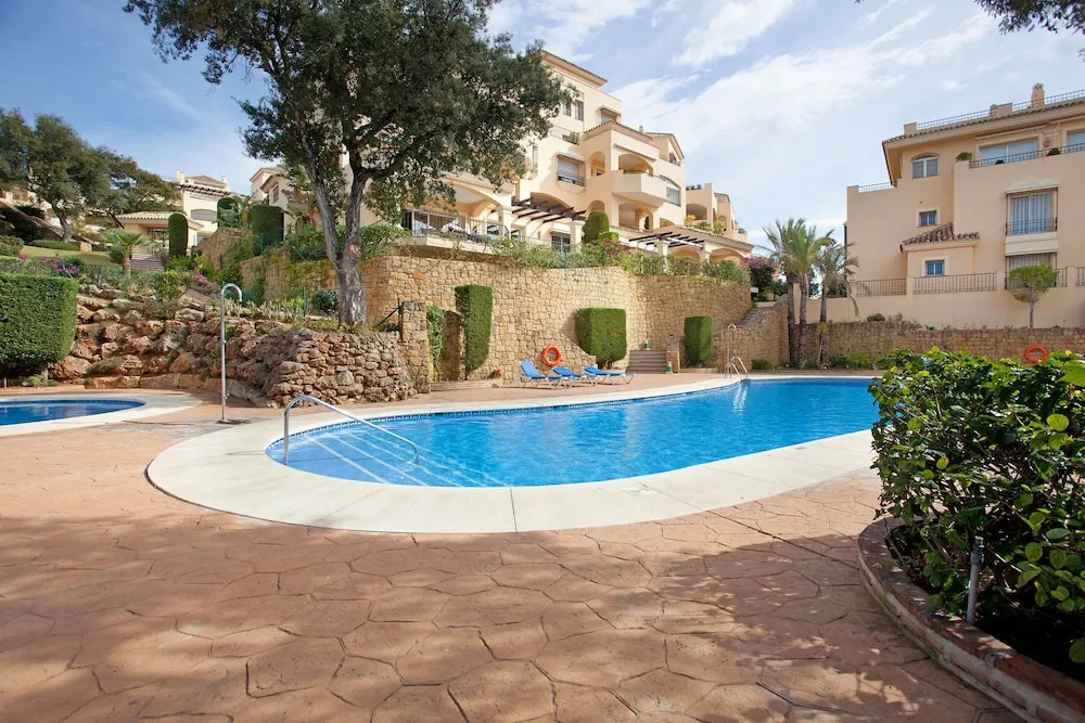 Sea Breeze Luxury Hacienda Elviria - EaW Homes