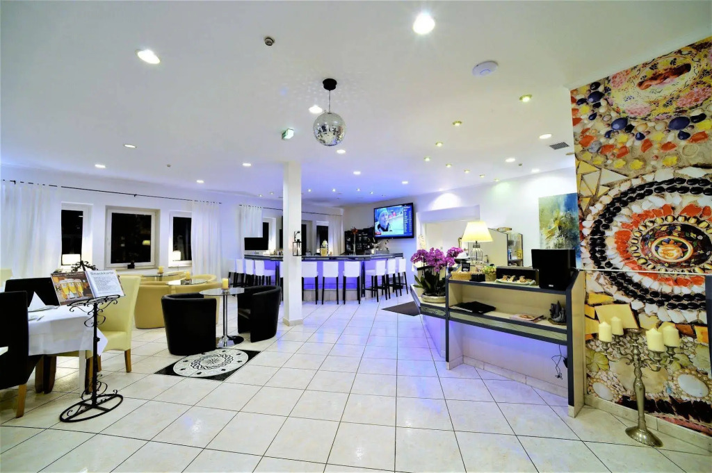 Ascot Hotel