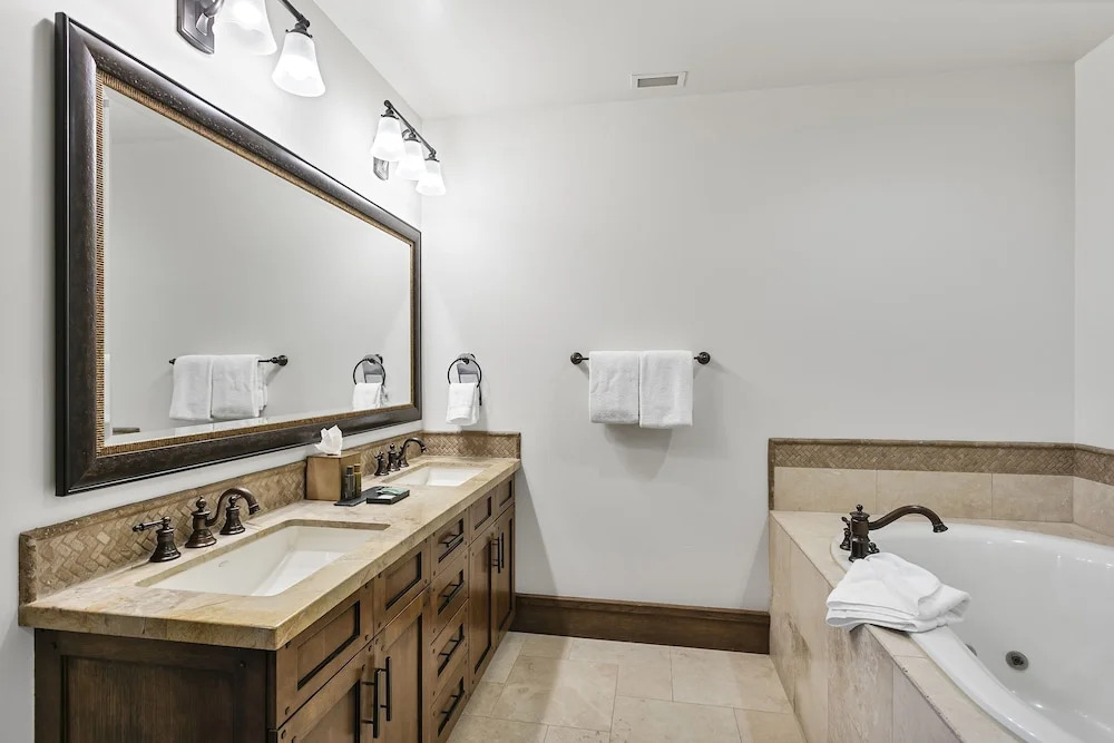 Arrowleaf Lodge at Deer Valley Resort - Two Bedroom Residence #405 2 Condo