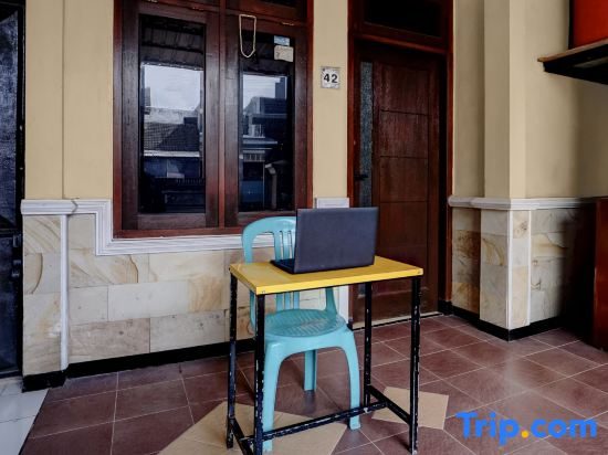 OYO 95035 Harmony Guest House Syariah Sawojajar