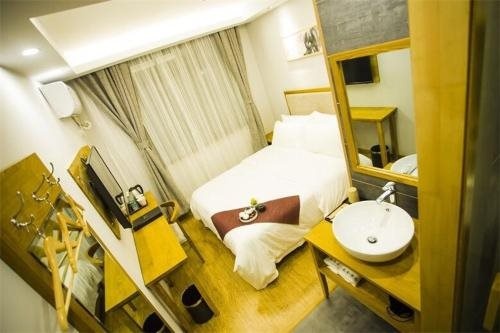 Yishe Hotel Shilu Road Metro Station Branch