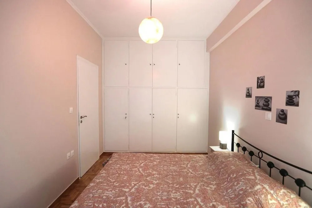 Pale Coloured Apt in Athens Historic Centre
