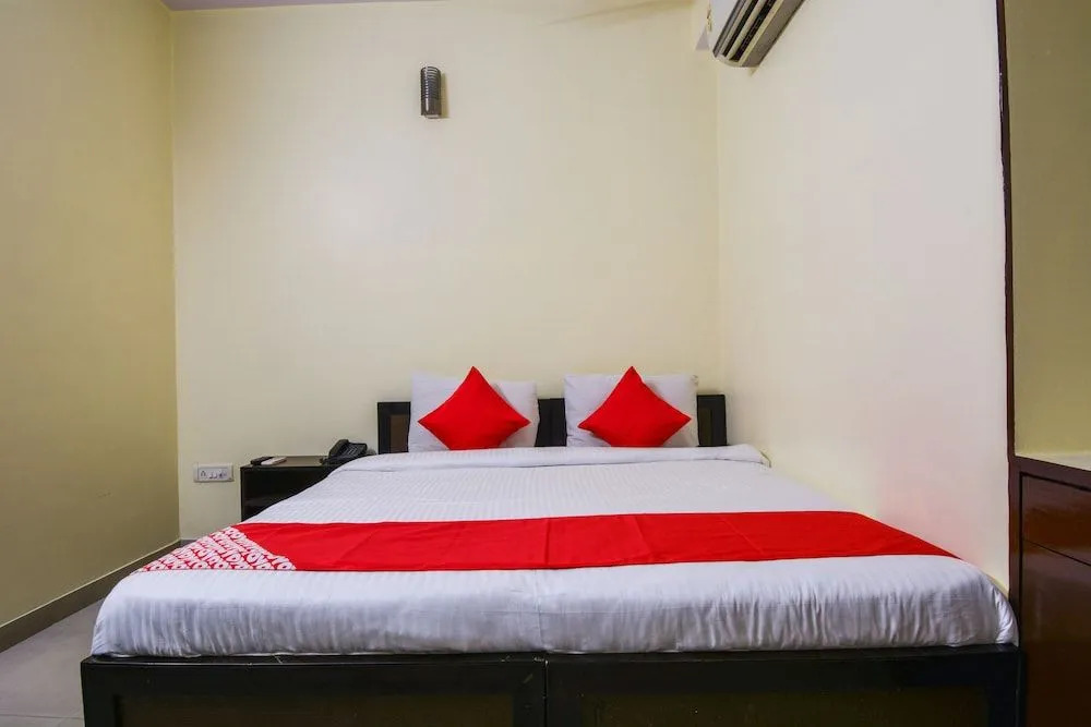 OYO 16940 Hotel Royal Murli