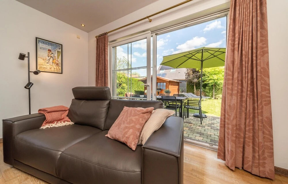 Beautiful Home In Oostduinkerke