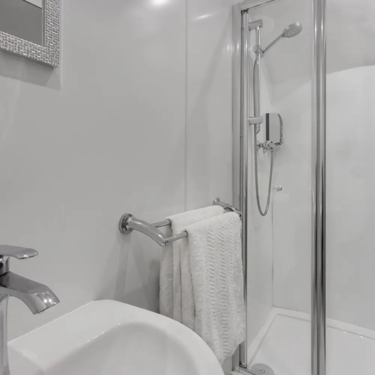 Windermere Central Hotel - Room 6
