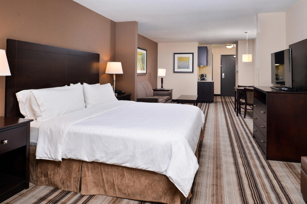 Holiday Inn Express & Suites Emporia Northwest by IHG