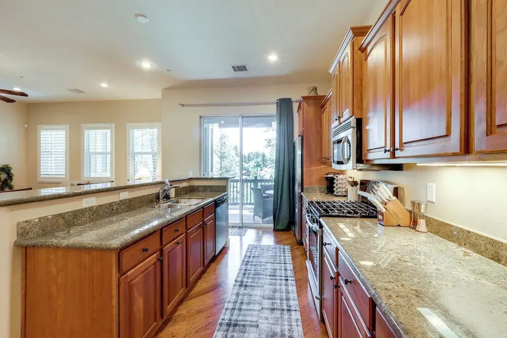 Tasteful Flagstaff Townhome w/ 2 Furnished Decks