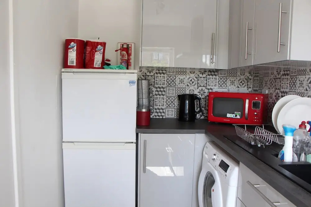 Gorgeous Newly Renovated 2 Bedroom Apartment