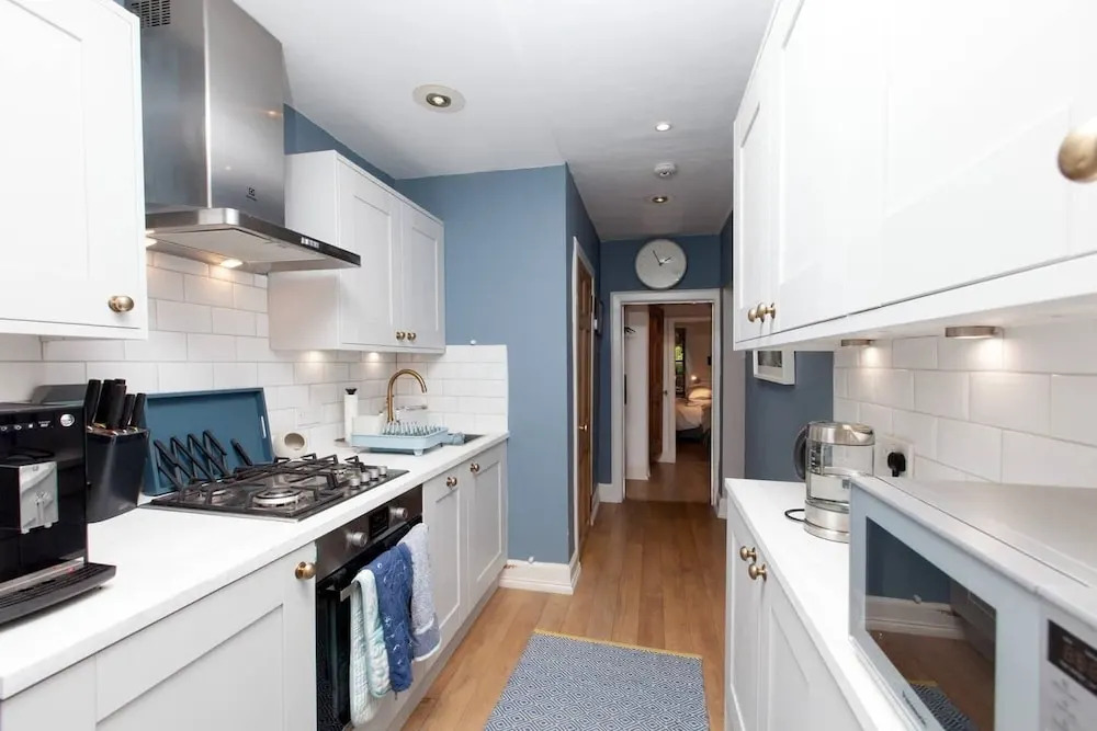 Stylish 2BR Flat for 5 in the Heart of Edinburgh