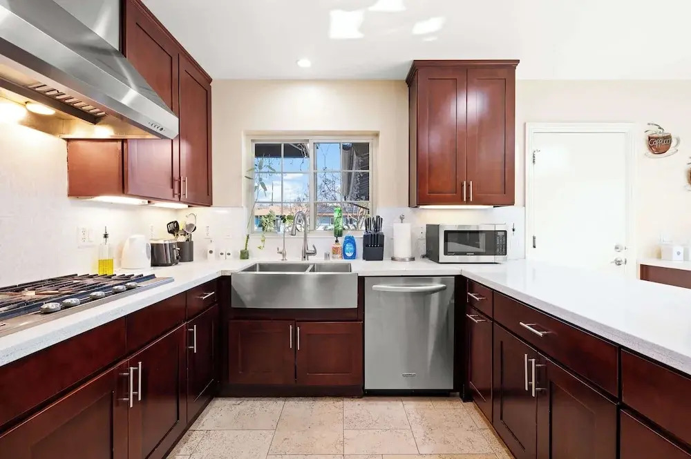 Luxury Estate With Sparkling Pool Elegant Amenities