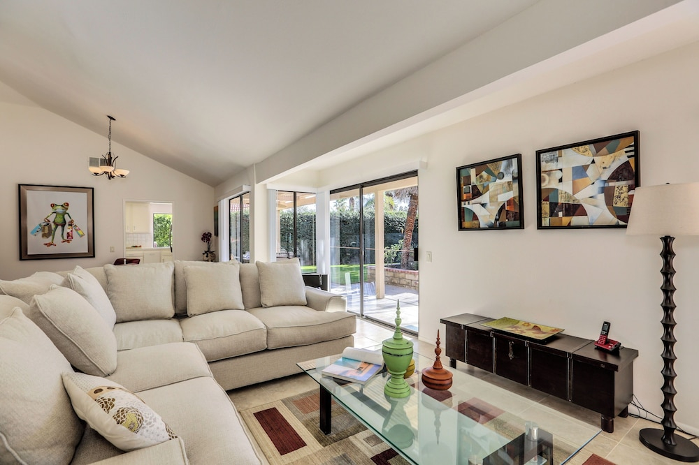 Modern Club Med Oasis
