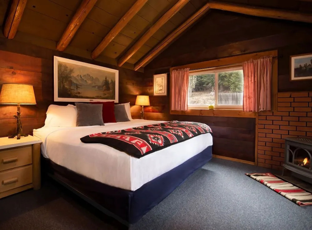 Lochsa Lodge