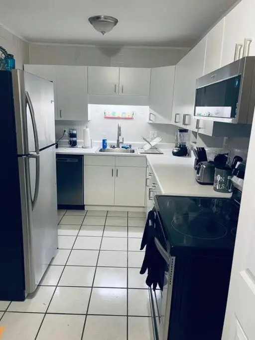 Lovely 2 bedroom 1 bathroom minutes from the beach