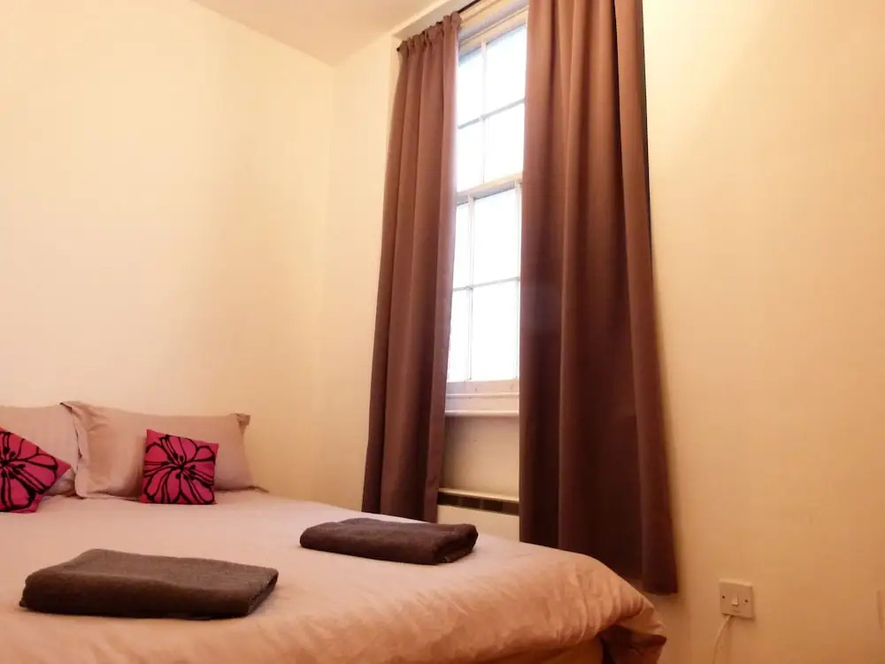 SS Property Hub – Apartment Close to Hyde Park