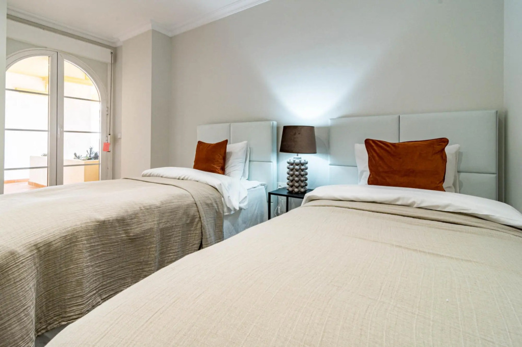 SAA3- Spacious apartment close to beach