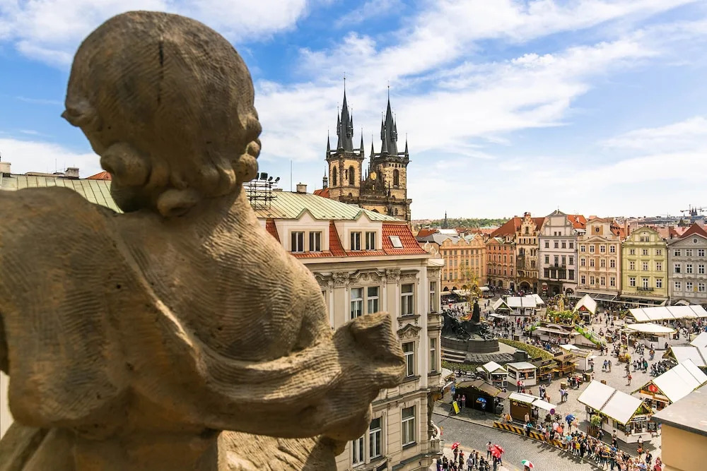 The Old Town Square & Parizska Apartments