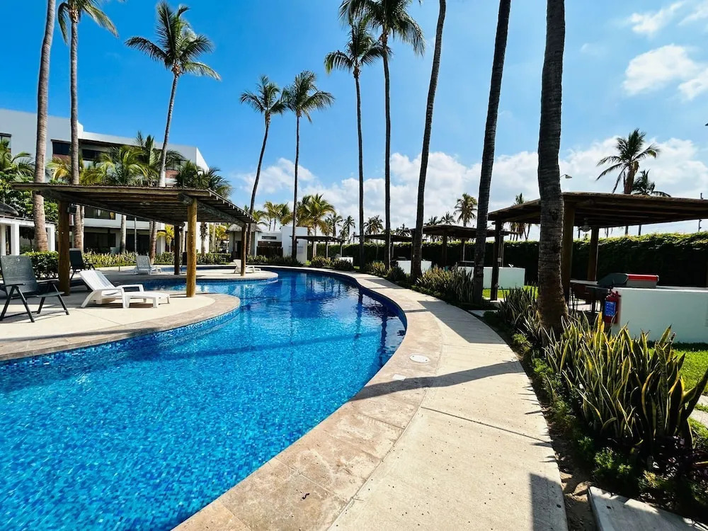 Palmilla Apartments