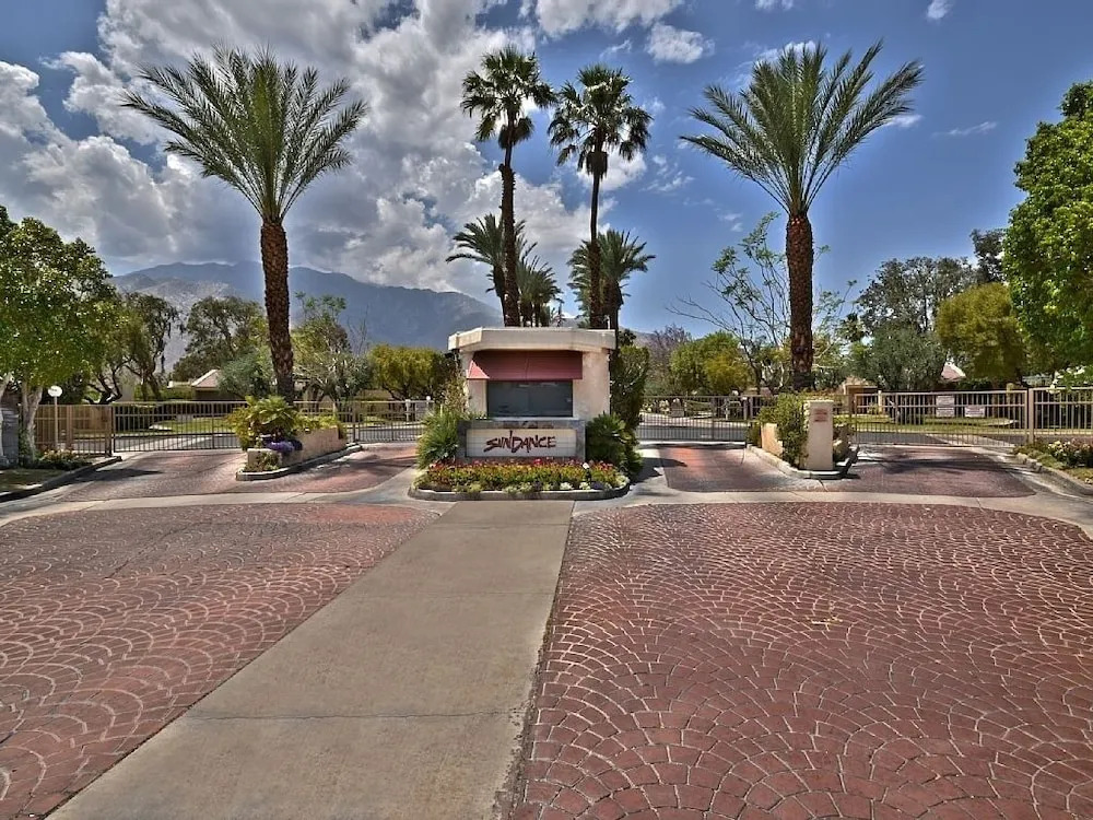 Desert Sanctuary W/ Private Pool & Hot Tub 3 Bedroom Condo