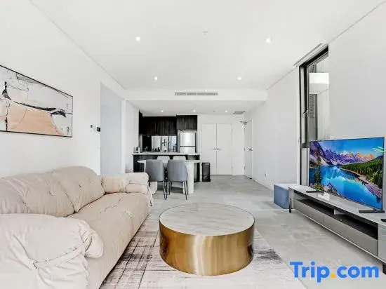 Stylish 2BR Apt with Views Near Parramatta