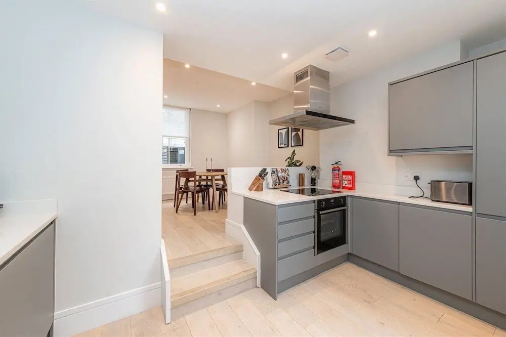 Apartment-sleeps4-parking-100walkingscore