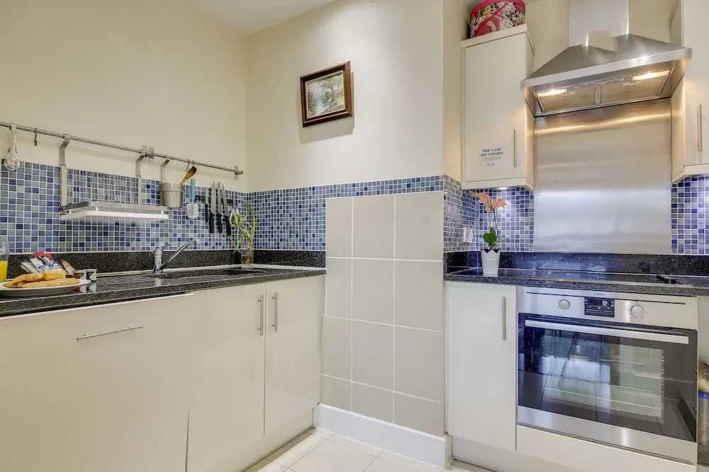 Modern Glenthorne Road Apartment