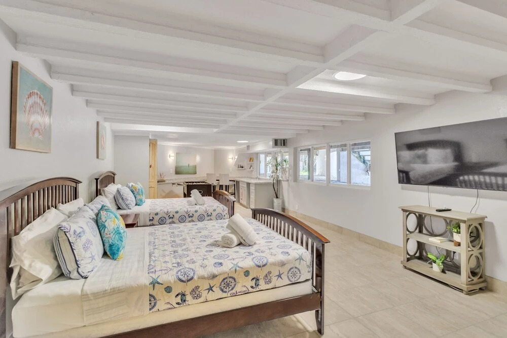 Luxurious Oasis In Fort Lauderdale's Heart 5 Bedroom Home by RedAwning