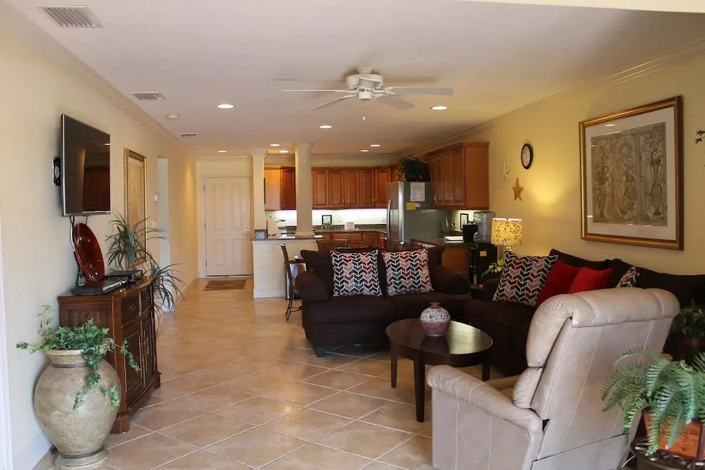 Sunset Royale - 116 2 Bedrooms 2 Bathrooms Apts