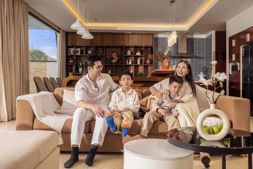 Ocean Villa Da Nang 4BR 5 Beds, Private Pool and Kitchen