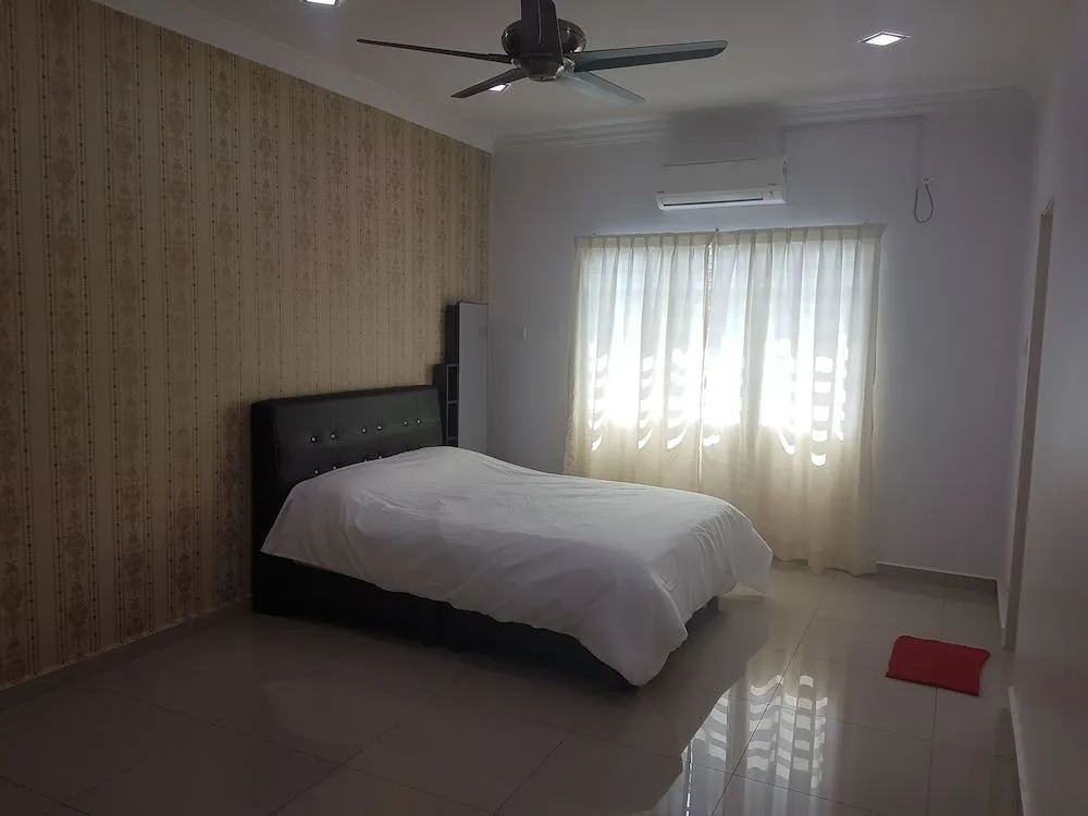 Sitiawan Homestay Entire Semi D house