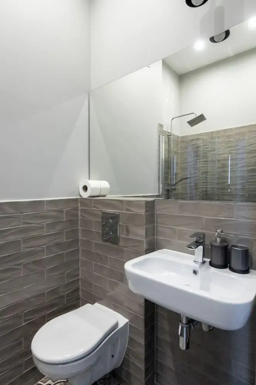 Barbacan Suites - Old Town Apartments - by Upstairs