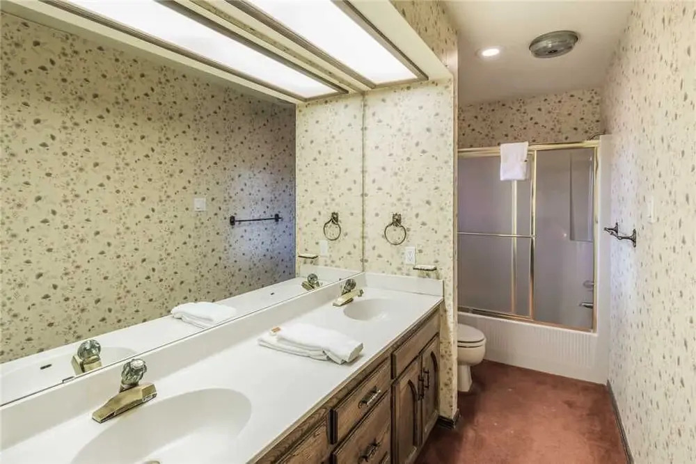 Harper Haus - Four Bedroom Cabin with Hot Tub
