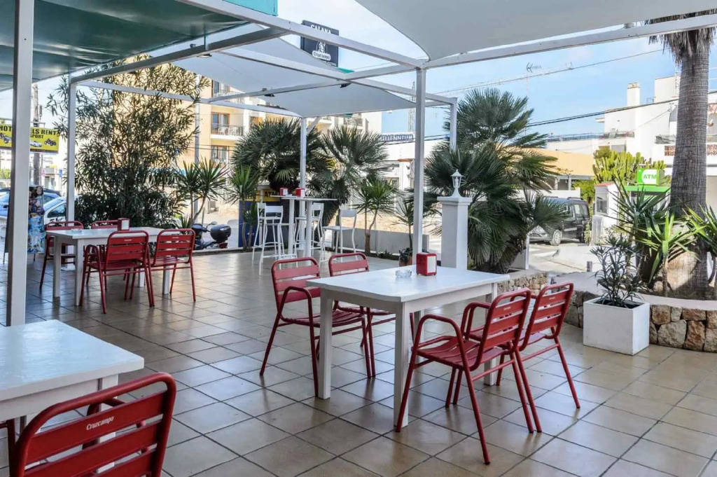 Apartamentos San Antonio Beach