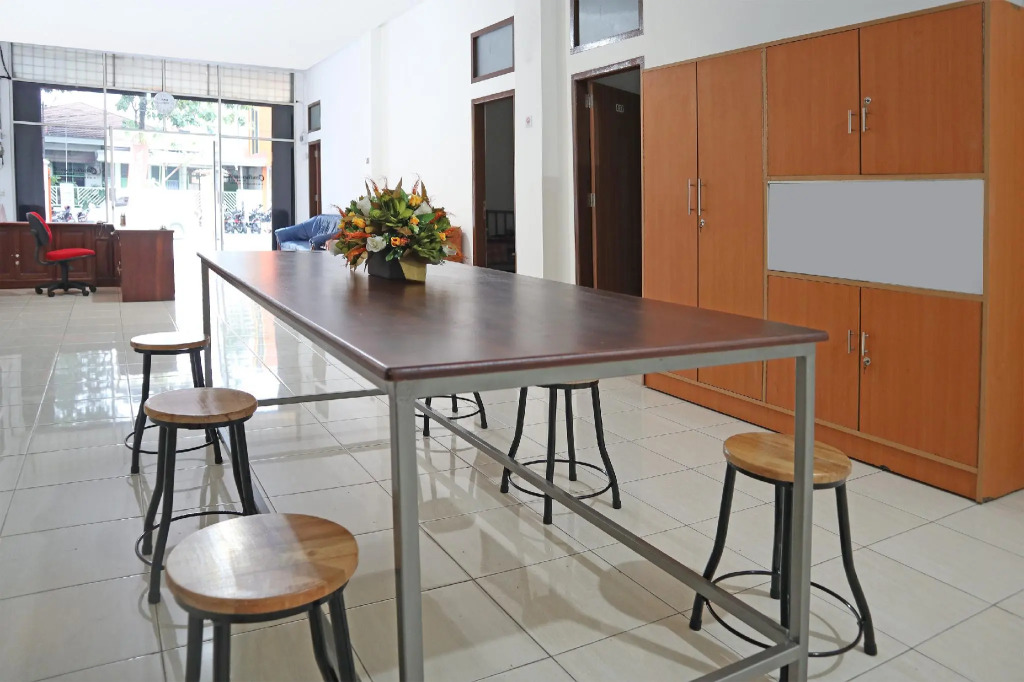 OYO 1306 Cendrawasih Homestay
