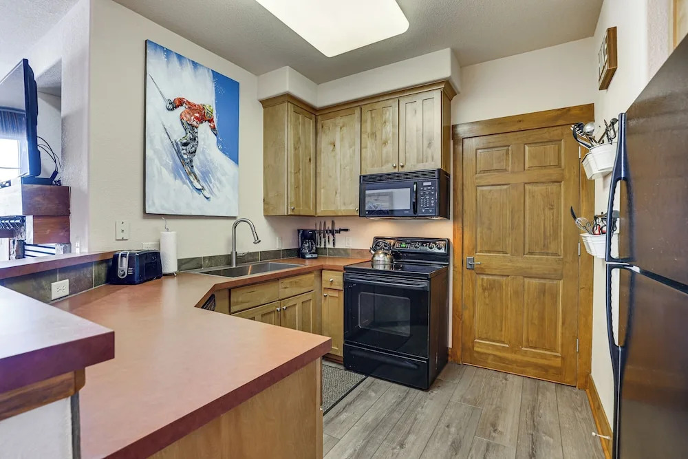 Ski-in/ski-out Granby Ranch Condo w/ Pool Access